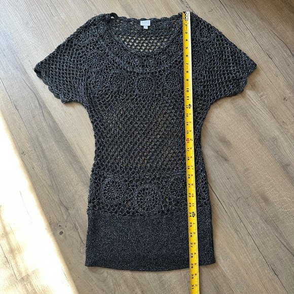 Suzy Shier | Stretch Crochet Mesh Knit Tunic Top (Grey, Small) - Picture 9 of 9